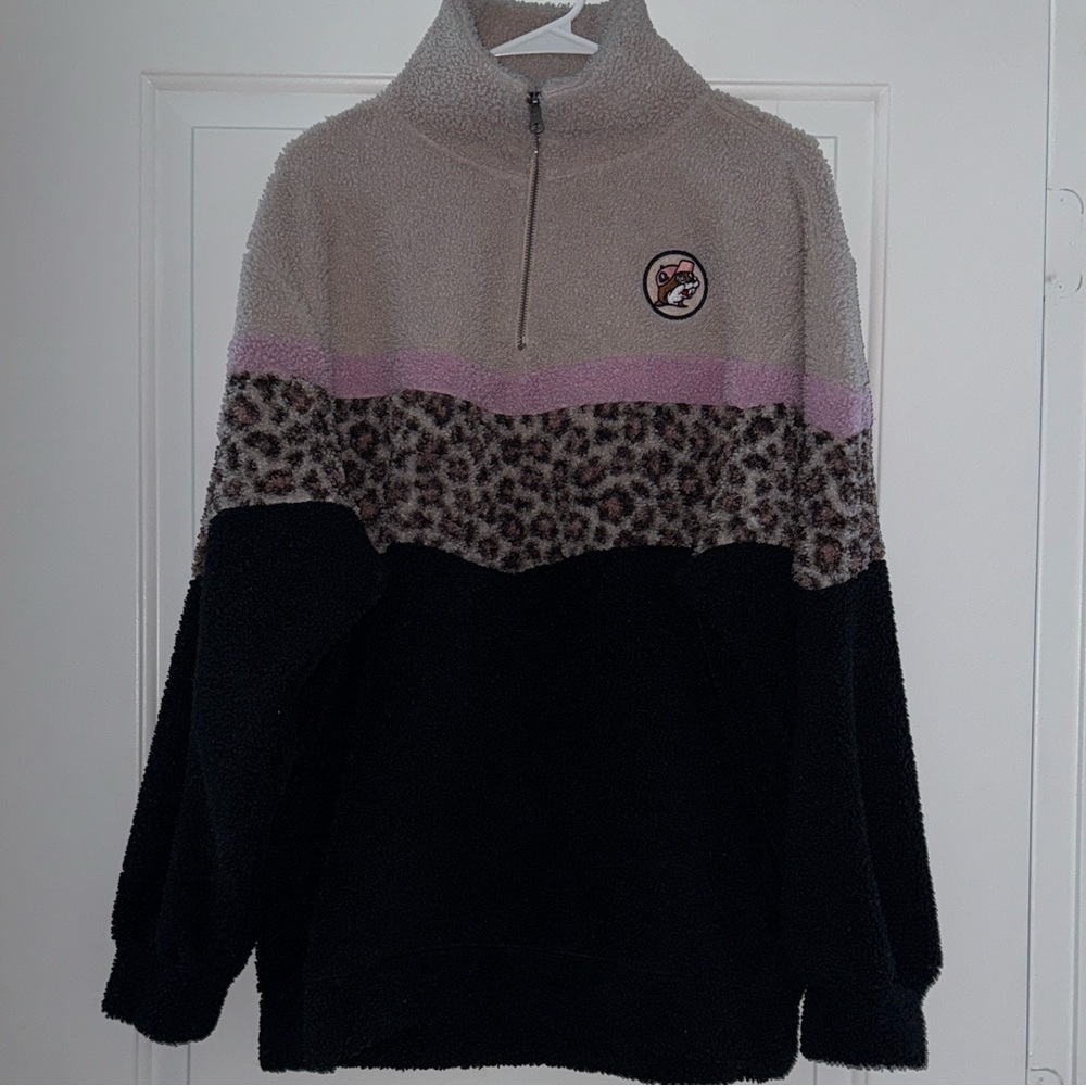 Buc-ee’s Cozy Colorblock Turtleneck Sweater with Leopard Print